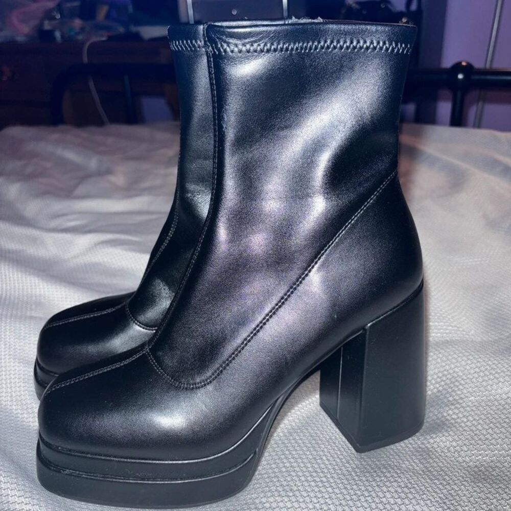Women’s black retro platform block heel chic ankle boots